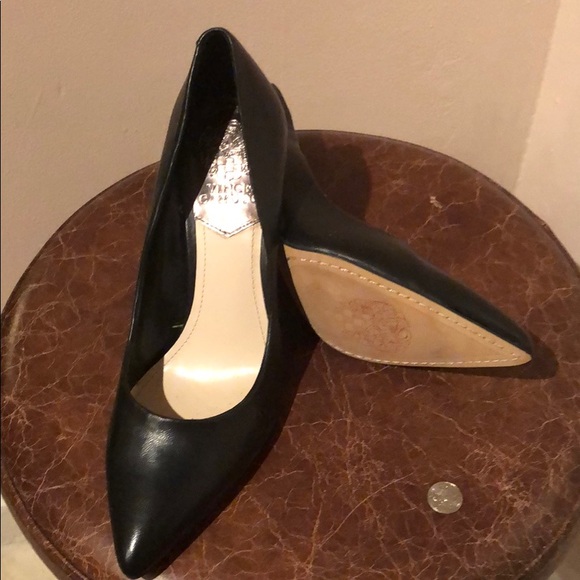 Vince Camuto black stiletto pumps - Picture 4 of 4